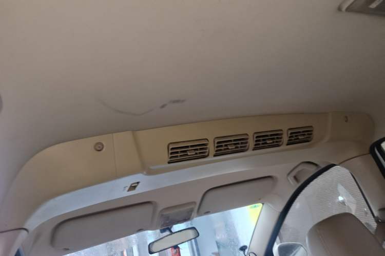 Used Dongfeng Fengon 350 2014 1.5L Manual Base Version Headliner