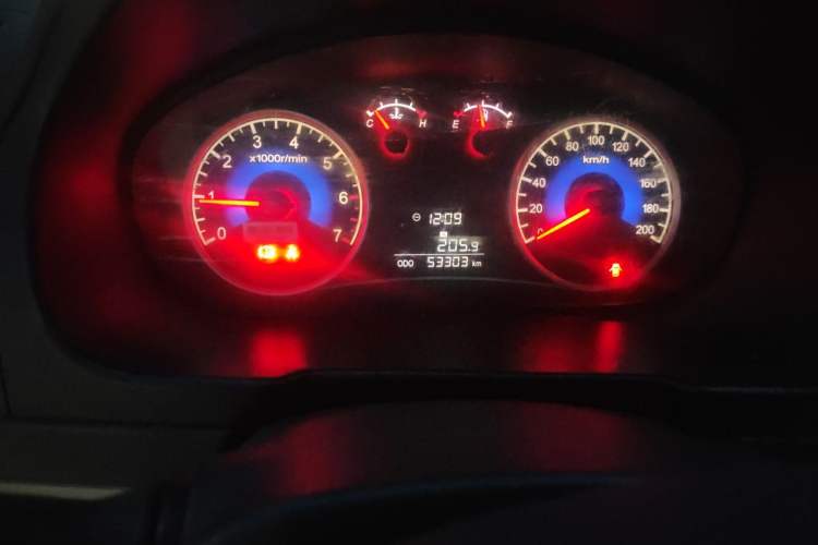 Used Dongfeng Fengon 350 2014 1.5L Manual Base Version Odometer Close Up