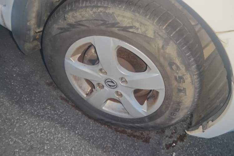 Used Dongfeng Fengon 350 2014 1.5L Manual Base Version Right Front Wheel Hub