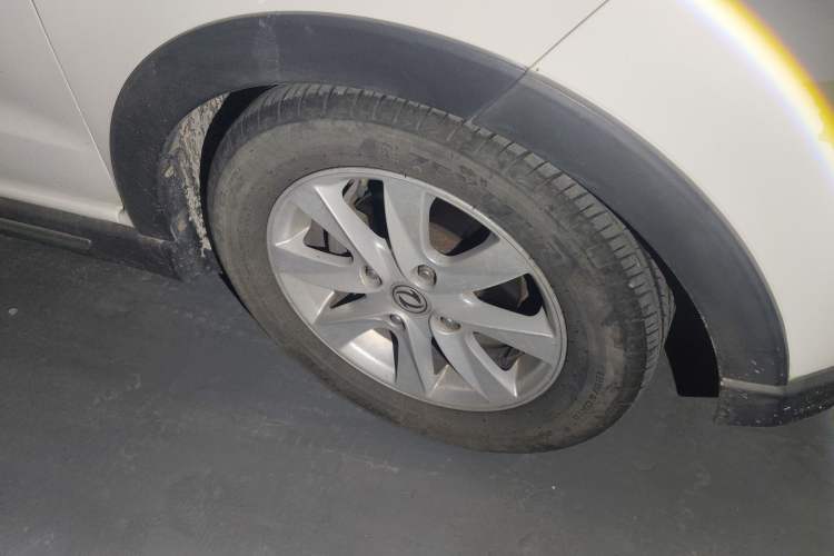 Used Dongfeng Fengon 350 2014 1.5L Manual Base Version Right Front Wheel Hub