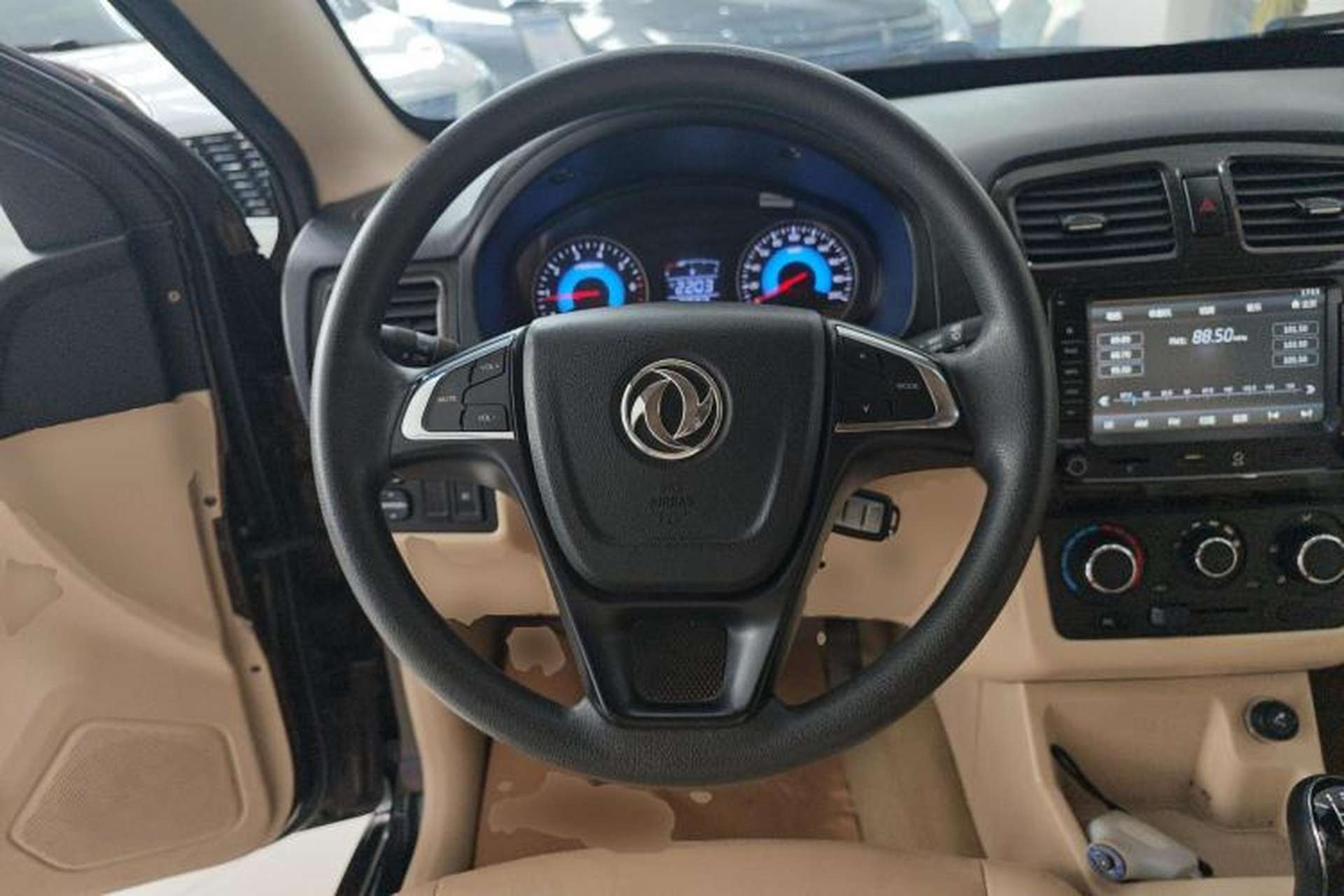 Used Dongfeng Fengon 360 2015 1.5L Manual Comfort II 7-Seater Steering Wheel