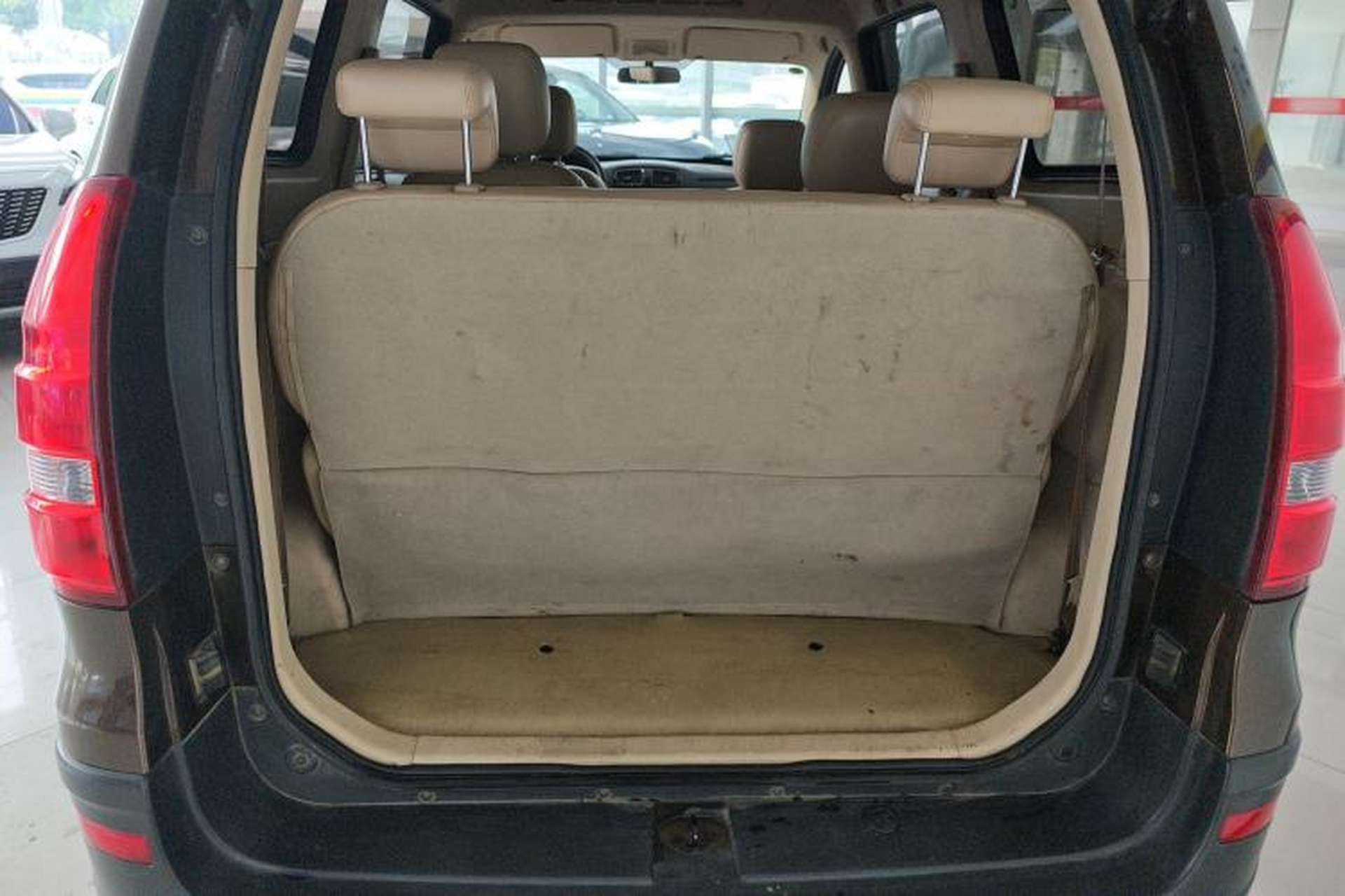 Used Dongfeng Fengon 360 2015 1.5L Manual Comfort II 7-Seater Trunk