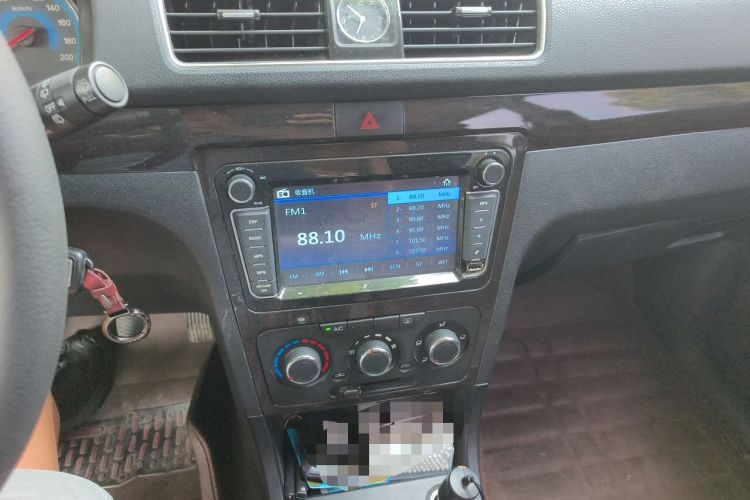 Used Dongfeng Fengon 360 2015 1.5L Manual Luxury 7-Seater China IV Standard Audio And AC Panel