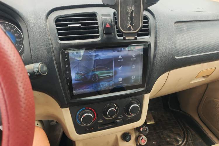 Used Dongfeng Fengon 360 2015 1.5L Manual Comfort II 7-Seater Audio And AC Panel