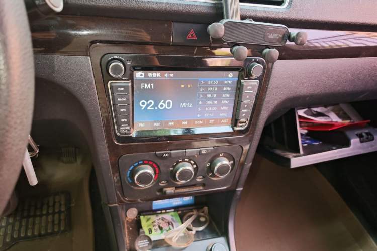 Used Dongfeng Fengon 360 2015 1.5L Manual Luxury 7-Seater China V Emission Standard Audio And AC Panel