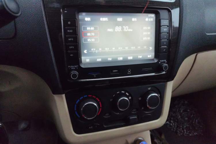 Used Dongfeng Fengon 360 2015 1.5L Manual Comfort II 7-Seater Audio And AC Panel