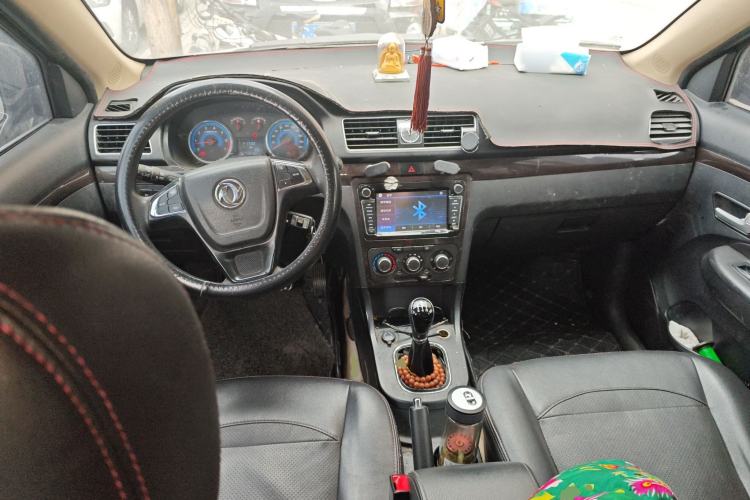 Used Dongfeng Fengon 360 2015 1.5L Manual Luxury 7-Seater China IV Standard Center Console