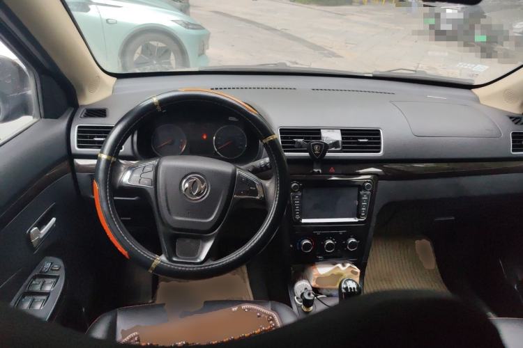 Used Dongfeng Fengon 360 2015 1.5L Manual Luxury 7-Seater China IV Standard Center Console