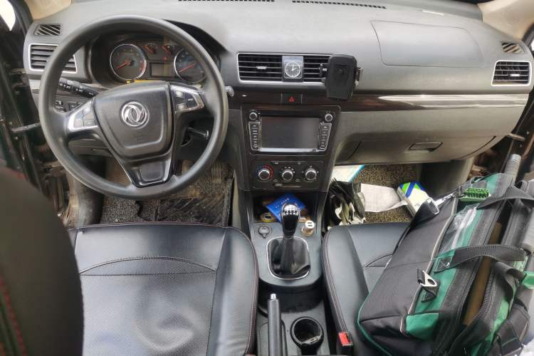 Used Dongfeng Fengon 360 2015 1.5L Manual Comfort 7-Seater China IV Standard Center Console