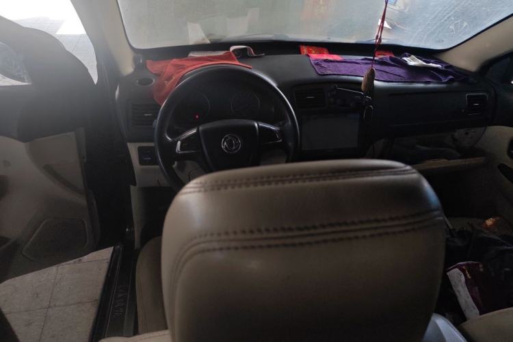 Used Dongfeng Fengon 360 2015 1.5L Manual Comfort II 7-Seater Center Console