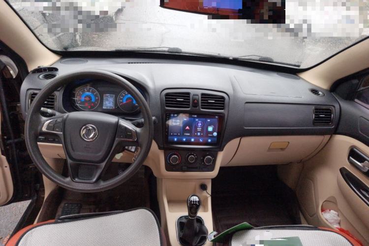 Used Dongfeng Fengon 360 2015 1.5L Manual Comfort II 7-Seater Center Console