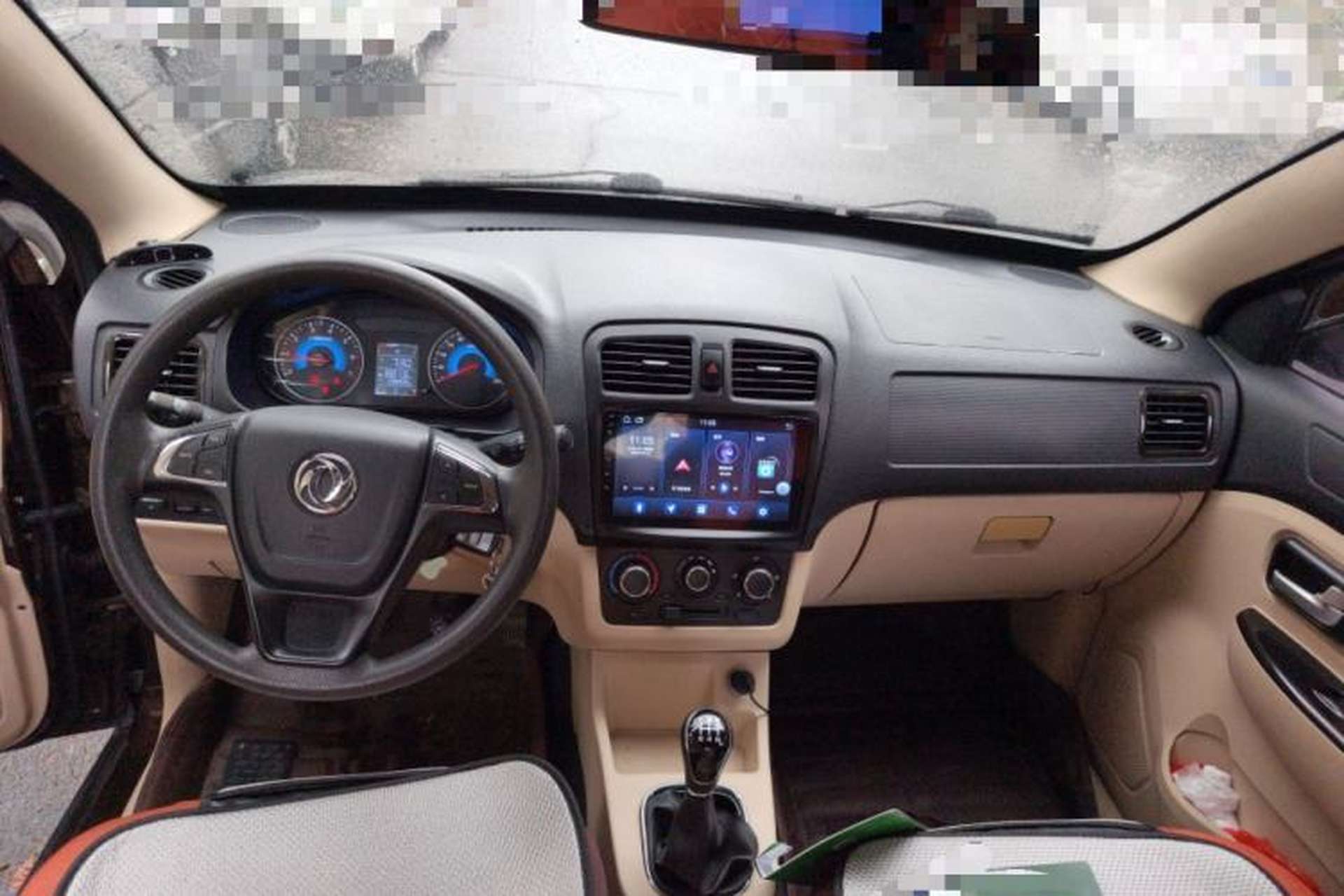 Used Dongfeng Fengon 360 2015 1.5L Manual Comfort II 7-Seater Center Console