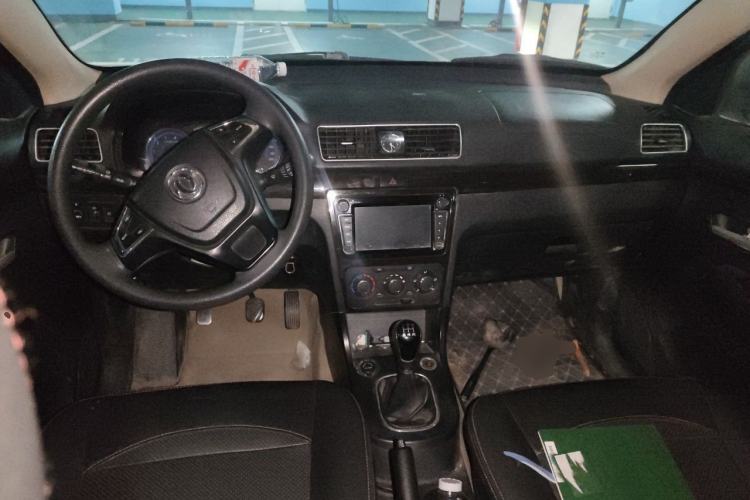 Used Dongfeng Fengon 360 2015 1.5L Manual Luxury 7-Seater China V Emission Standard Center Console