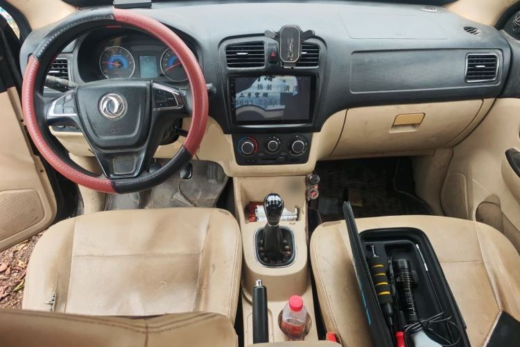 Used Dongfeng Fengon 360 2015 1.5L Manual Comfort II 7-Seater Center Console