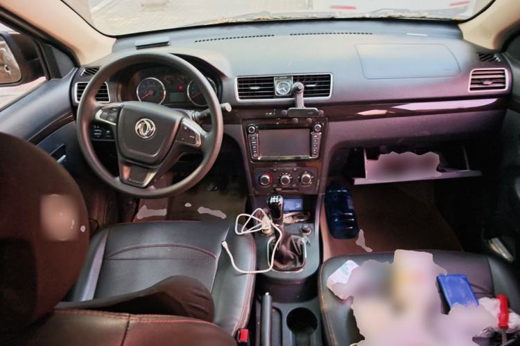 Used Dongfeng Fengon 360 2015 1.5L Manual Luxury 7-Seater China V Emission Standard Center Console