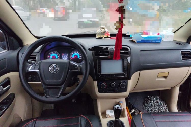 Used Dongfeng Fengon 360 2015 1.5L Manual Comfort II 7-Seater Center Console