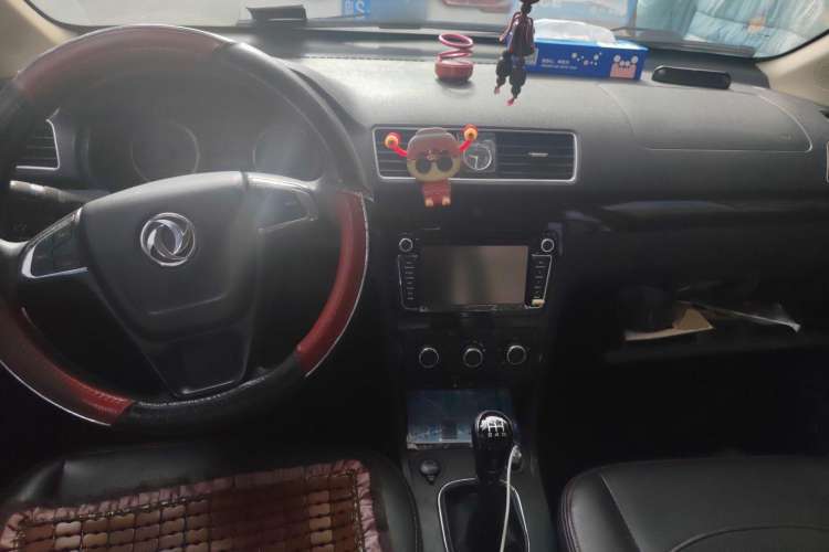 Used Dongfeng Fengon 360 2015 1.5L Manual Luxury 7-Seater China IV Standard Center Console