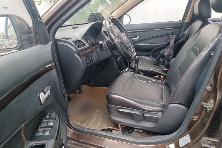 Used Dongfeng Fengon 360 2015 1.5L Manual Luxury 7-Seater China V Emission Standard Driver Seat