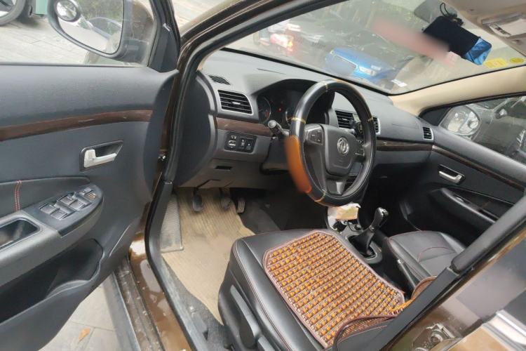 Used Dongfeng Fengon 360 2015 1.5L Manual Luxury 7-Seater China IV Standard Driver Seat