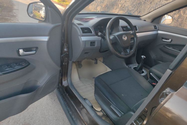 Used Dongfeng Fengon 360 2015 1.5L Manual Comfort 7-Seater China IV Standard Driver Seat