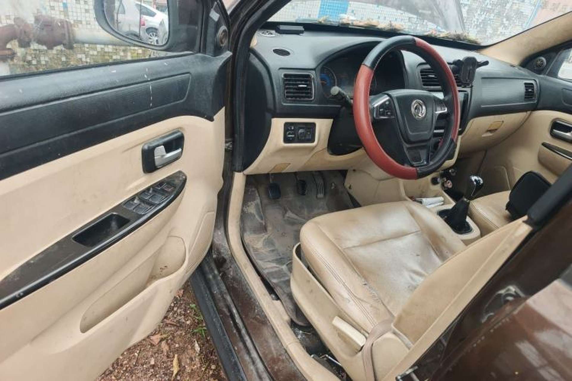 Used Dongfeng Fengon 360 2015 1.5L Manual Comfort II 7-Seater Driver Seat