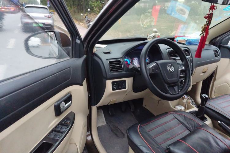 Used Dongfeng Fengon 360 2015 1.5L Manual Comfort II 7-Seater Driver Seat