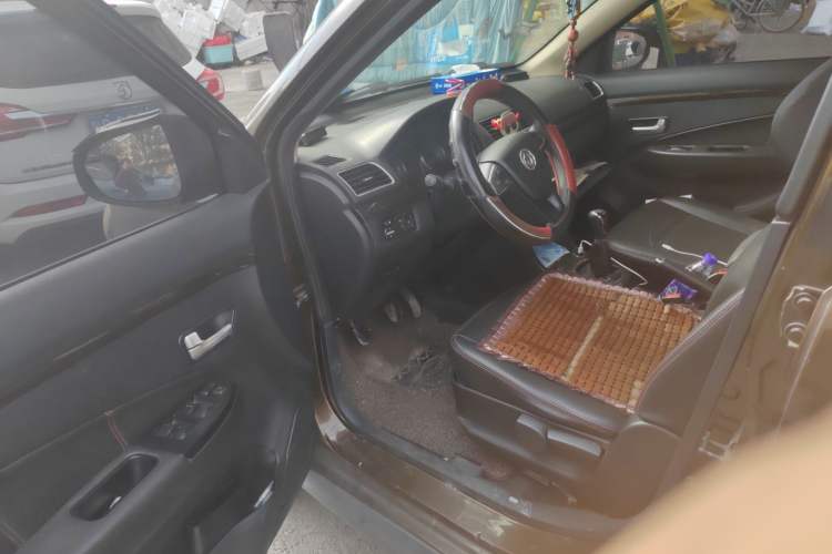 Used Dongfeng Fengon 360 2015 1.5L Manual Luxury 7-Seater China IV Standard Driver Seat