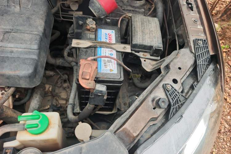 Used Dongfeng Fengon 360 2015 1.5L Manual Comfort II 7-Seater Engine Bay Left
