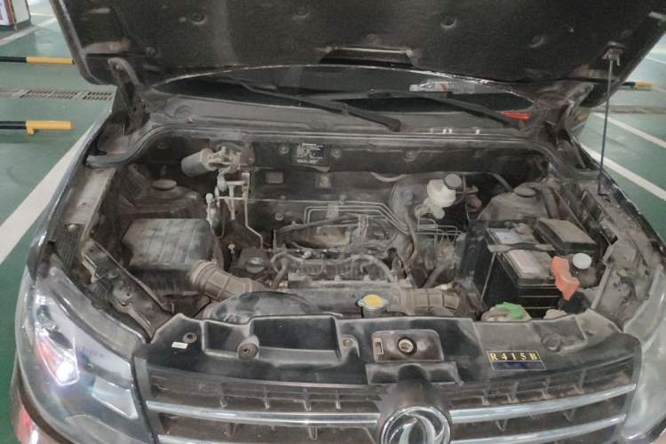 Used Dongfeng Fengon 360 2015 1.5L Manual Luxury 7-Seater China V Emission Standard Engine Bay