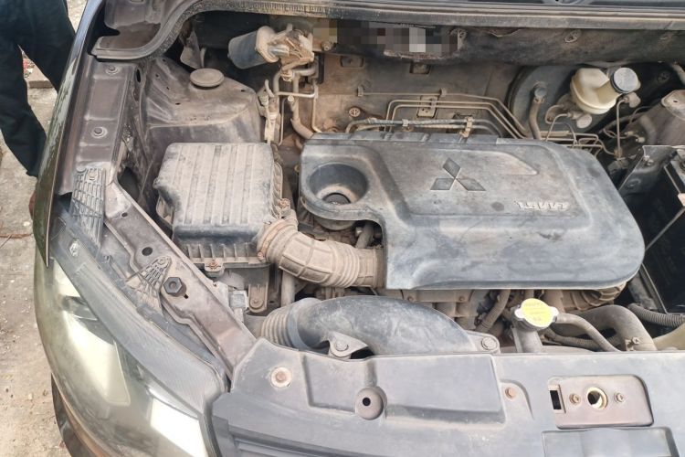 Used Dongfeng Fengon 360 2015 1.5L Manual Luxury 7-Seater China V Emission Standard Engine Bay Right