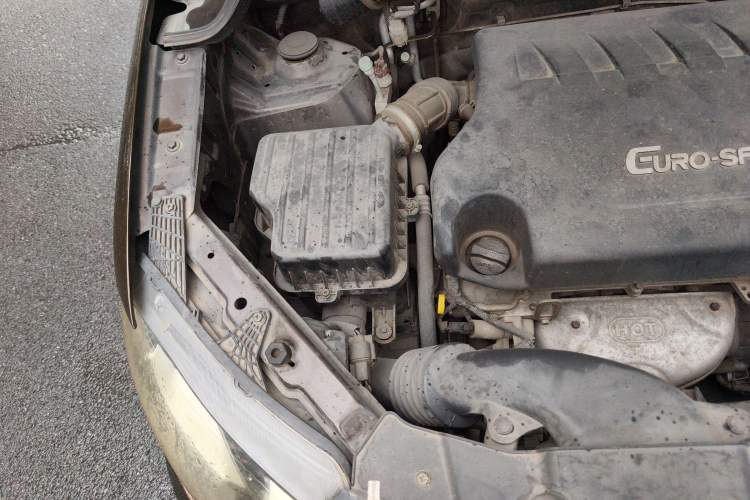 Used Dongfeng Fengon 360 2015 1.5L Manual Comfort II 7-Seater Engine Bay Right