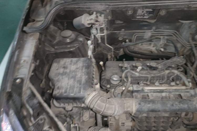 Used Dongfeng Fengon 360 2015 1.5L Manual Luxury 7-Seater China V Emission Standard Engine Bay Right