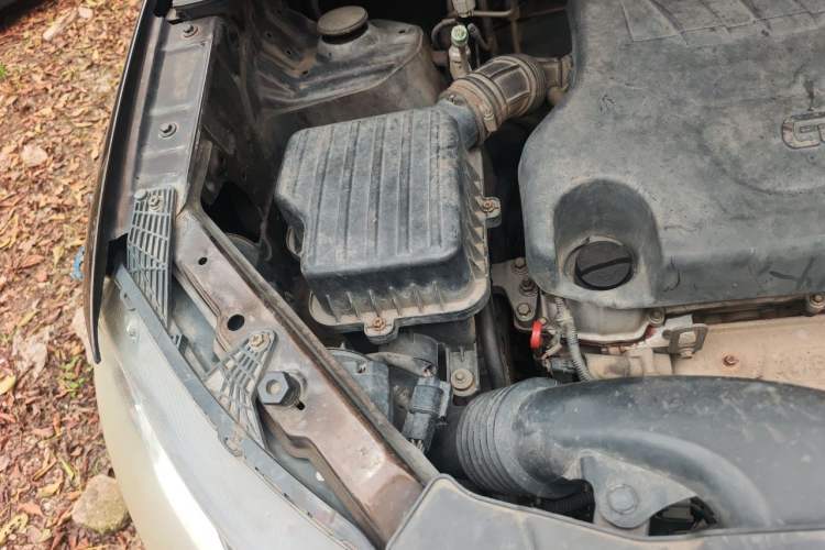 Used Dongfeng Fengon 360 2015 1.5L Manual Comfort II 7-Seater Engine Bay Right