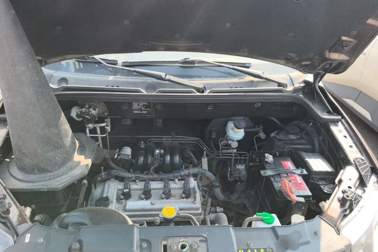Used Dongfeng Fengon 360 2015 1.5L Manual Comfort II 7-Seater Engine Bay
