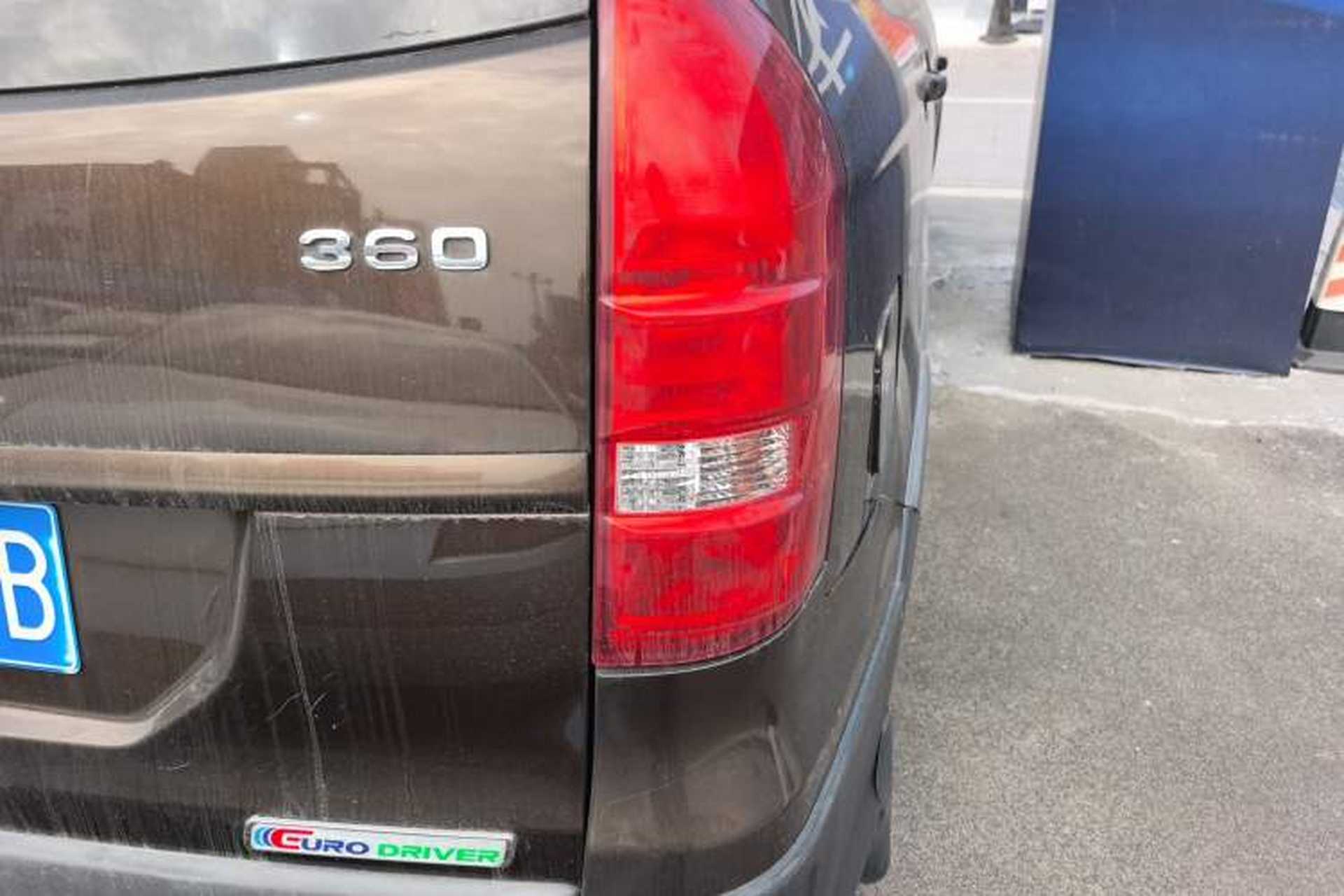Used Dongfeng Fengon 360 2015 1.5L Manual Comfort II 7-Seater Exterior 2
