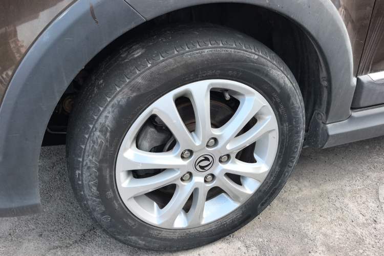 Used Dongfeng Fengon 360 2015 1.5L Manual Comfort II 7-Seater Exterior 3