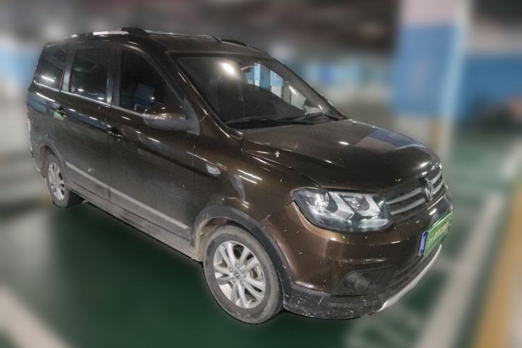 Used Dongfeng Fengon 360 2015 1.5L Manual Luxury 7-Seater China V Emission Standard Front Right 45 Deg