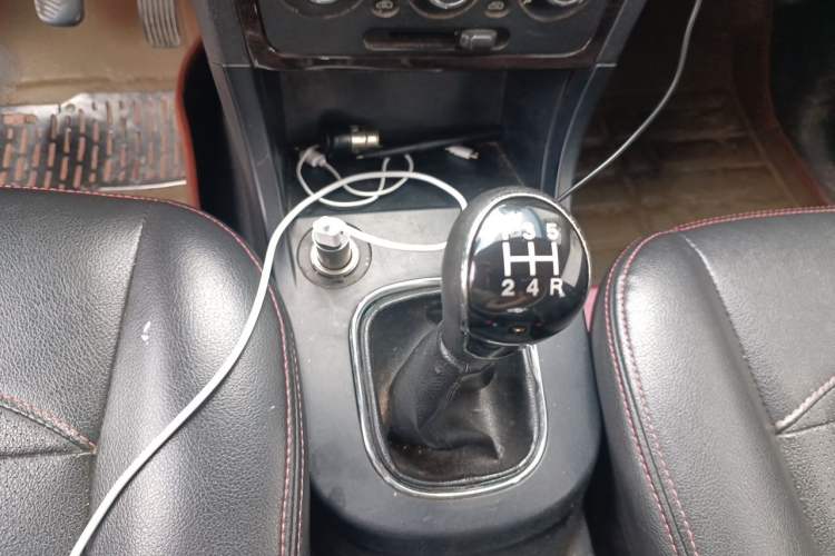Used Dongfeng Fengon 360 2015 1.5L Manual Luxury 7-Seater China V Emission Standard Gear Lever