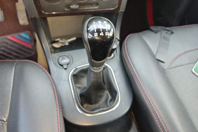 Used Dongfeng Fengon 360 2015 1.5L Manual Luxury 7-Seater China V Emission Standard Gear Lever