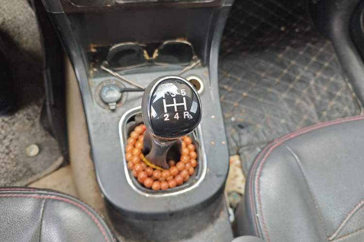 Used Dongfeng Fengon 360 2015 1.5L Manual Luxury 7-Seater China IV Standard Gear Lever
