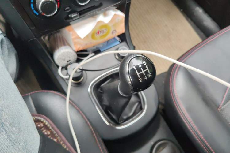 Used Dongfeng Fengon 360 2015 1.5L Manual Luxury 7-Seater China IV Standard Gear Lever