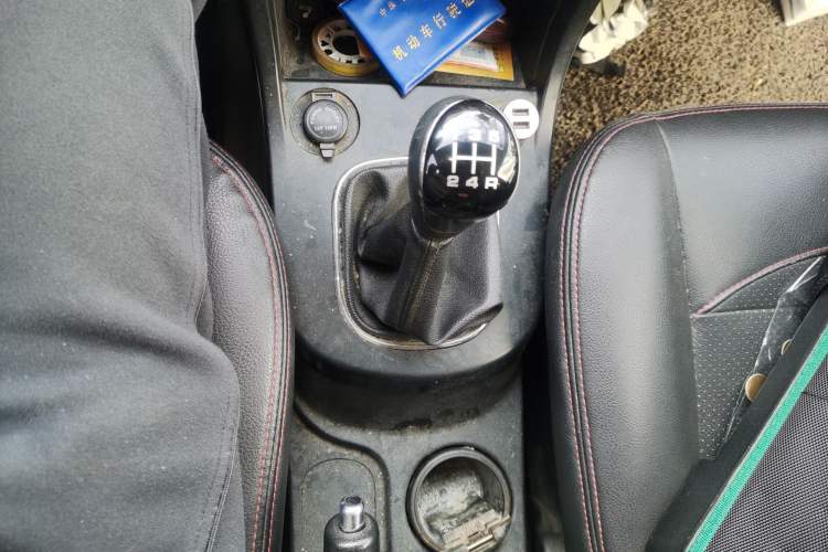 Used Dongfeng Fengon 360 2015 1.5L Manual Comfort 7-Seater China IV Standard Gear Lever