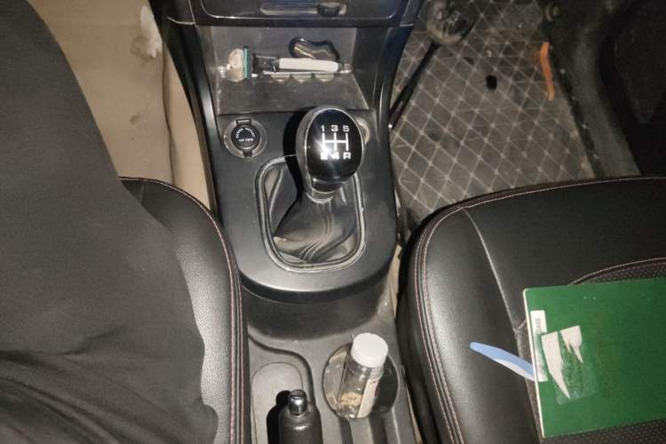 Used Dongfeng Fengon 360 2015 1.5L Manual Luxury 7-Seater China V Emission Standard Gear Lever