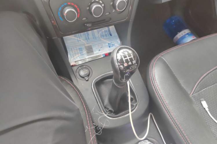 Used Dongfeng Fengon 360 2015 1.5L Manual Luxury 7-Seater China IV Standard Gear Lever