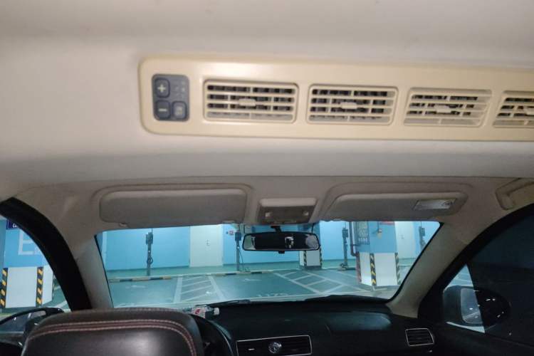 Used Dongfeng Fengon 360 2015 1.5L Manual Luxury 7-Seater China V Emission Standard Headliner
