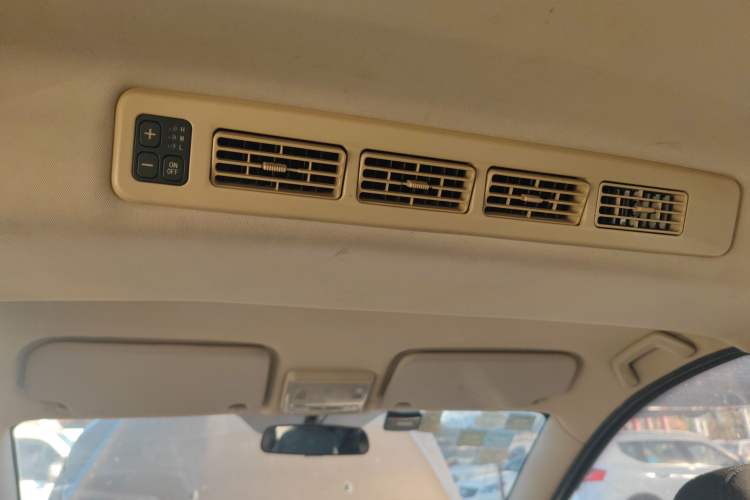 Used Dongfeng Fengon 360 2015 1.5L Manual Comfort 7-Seater China IV Standard Headliner