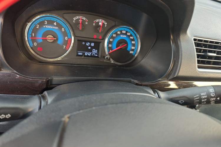 Used Dongfeng Fengon 360 2015 1.5L Manual Luxury 7-Seater China V Emission Standard Instrument Cluster
