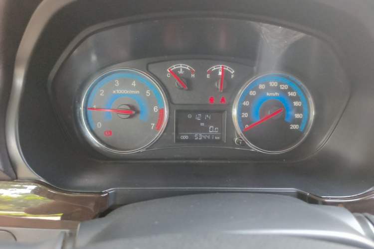 Used Dongfeng Fengon 360 2015 1.5L Manual Luxury 7-Seater China IV Standard Instrument Cluster