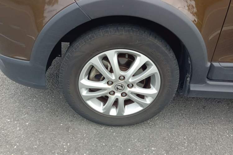 Used Dongfeng Fengon 360 2015 1.5L Manual Comfort 7-Seater China IV Standard Left Front Wheel Hub