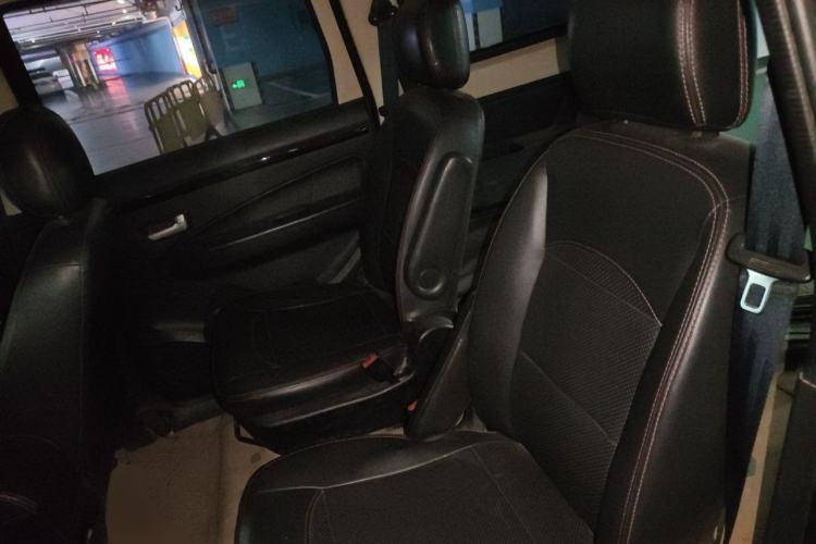 Used Dongfeng Fengon 360 2015 1.5L Manual Luxury 7-Seater China V Emission Standard Left Rear Seat